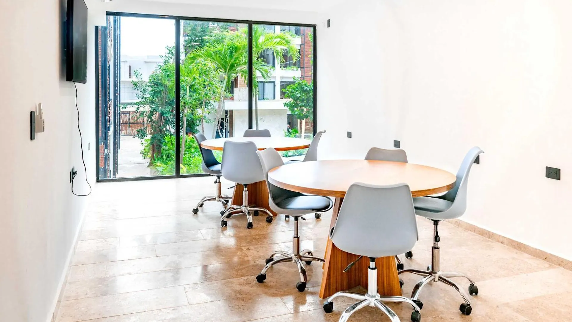 Pool & Rooftop In Tulum 2 Bedrooms Apartment