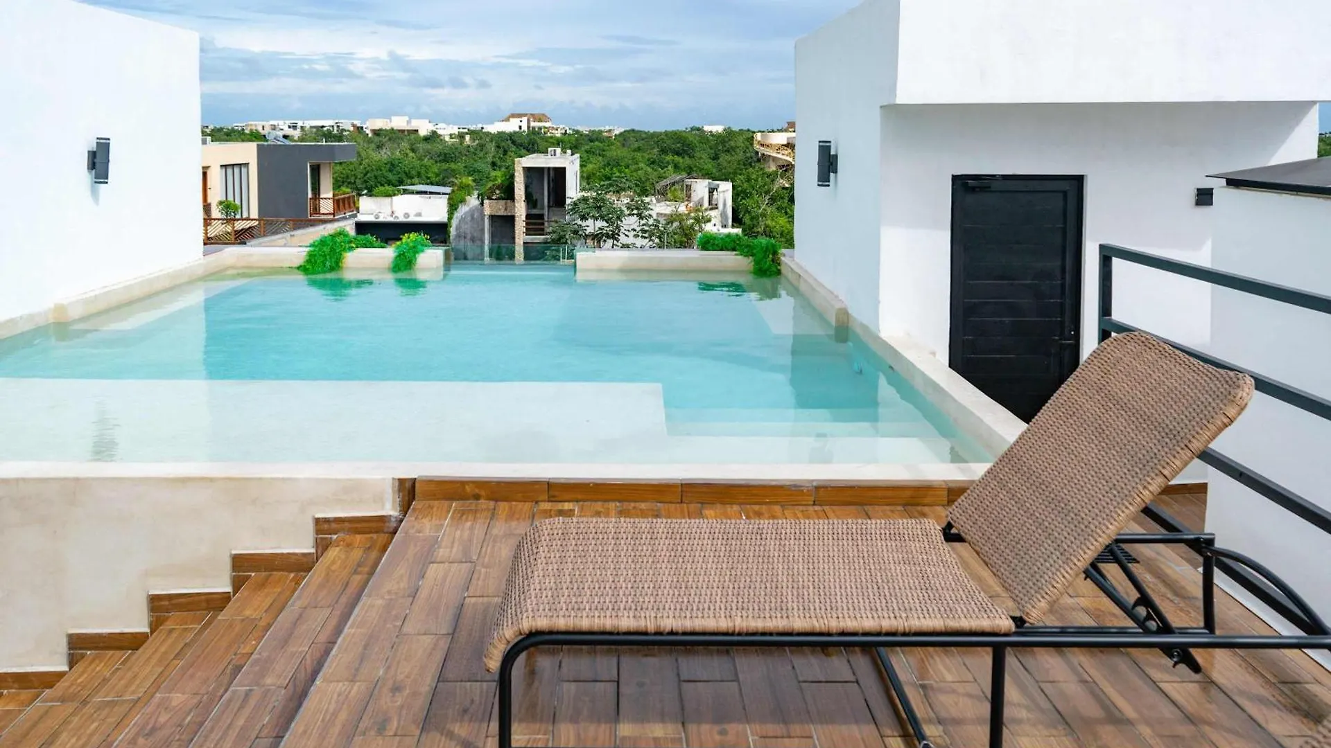 Pool & Rooftop In Tulum 2 Bedrooms Apartment