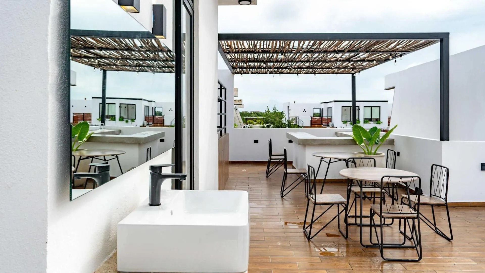 Pool & Rooftop In Tulum 2 Bedrooms Apartment