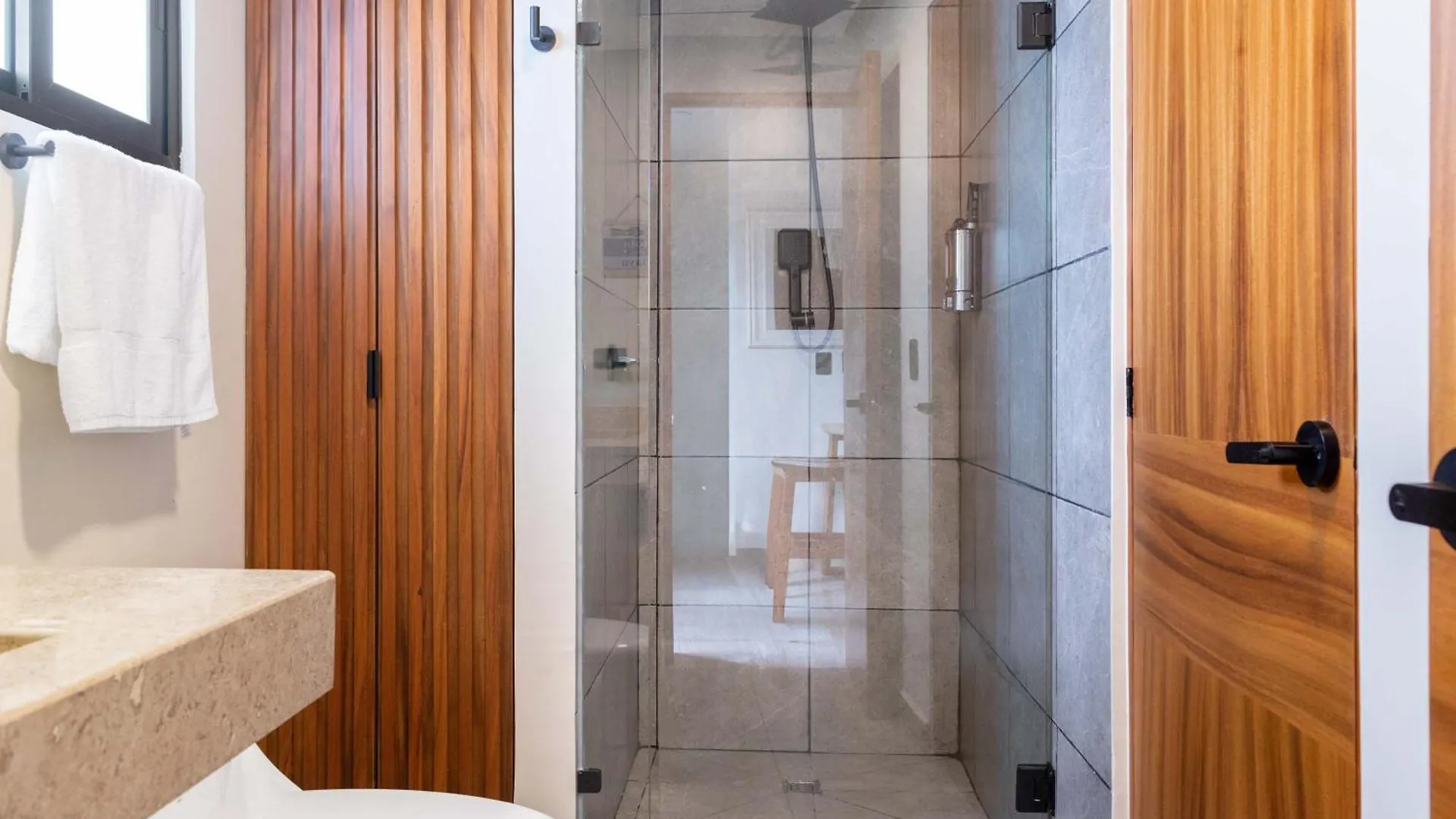 Pool & Rooftop In Tulum 2 Bedrooms Apartment