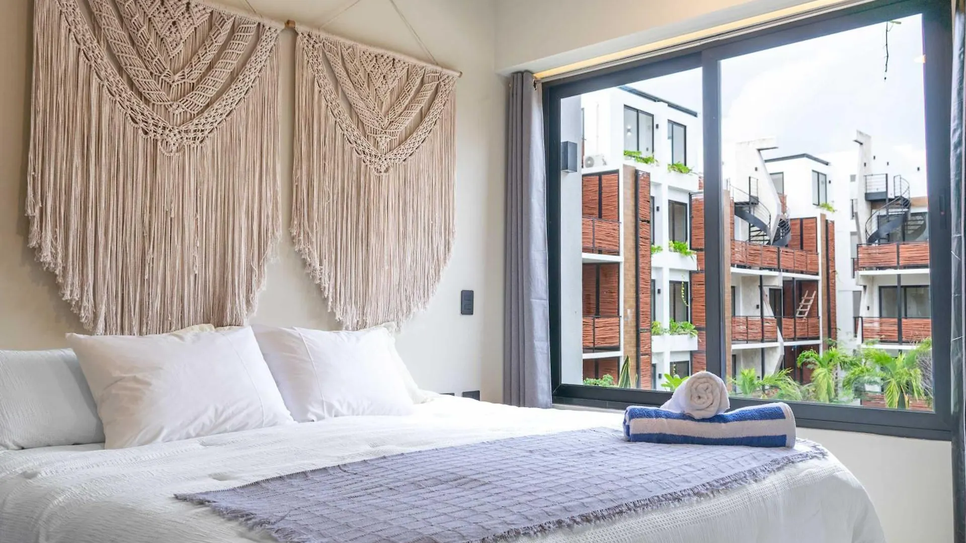 Pool & Rooftop In Tulum 2 Bedrooms Apartment